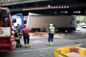 LKW blieb unter Bruecke haengen Koeln Ehrenfeld Innere Kanalstr Hornstr P223